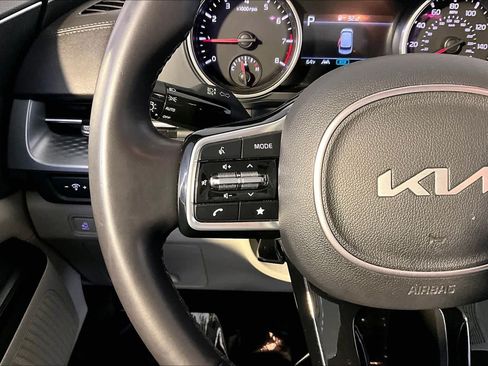 Used 2023 Kia Carnival LX FWD image 46