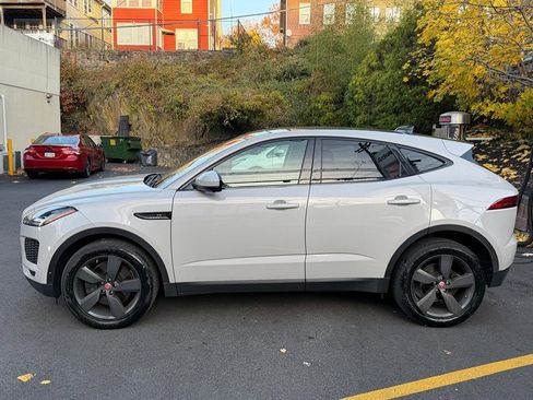 Used 2018 Jaguar E-PACE SE image 2