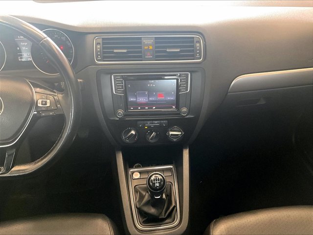 Used 2017 Volkswagen Jetta SE FWD image 8