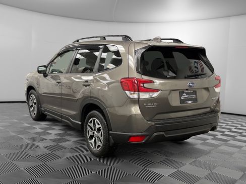 Used 2021 Subaru Forester Premium image 3