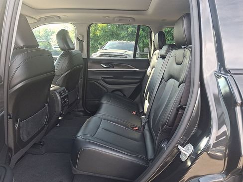Certified 2023 Jeep Grand Cherokee Limited AWD/4WD image 26