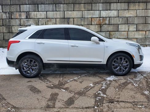 Used 2019 Cadillac XT5 Luxury w/ LPO, Black Ice Package image 5