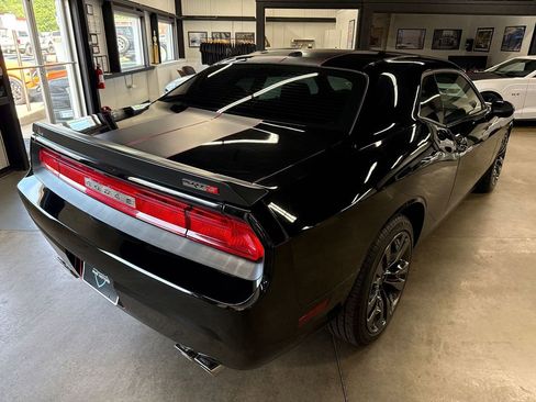 Used 2014 Dodge Challenger SRT8 Core RWD image 9