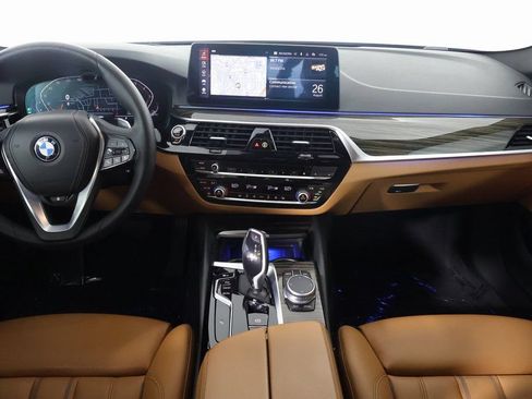 Used 2022 BMW 530i w/ Premium Package RWD image 8