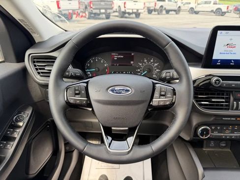 Certified 2022 Ford Escape SE w/ SE Sport Appearance Package AWD/4WD image 16