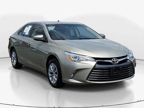 Used 2016 Toyota Camry LE FWD image 2