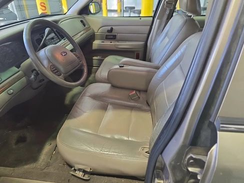 Used 2004 Ford Crown Victoria LX image 7