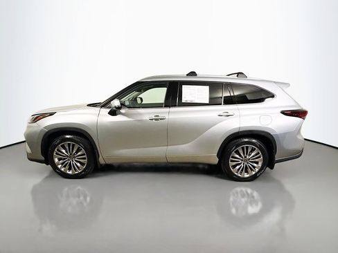 Certified 2024 Toyota Highlander Platinum AWD/4WD image 4