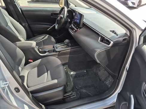 Used 2026 Toyota Corolla Cross LE FWD image 5