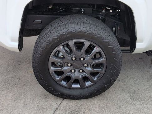Used 2025 Toyota Tacoma TRD Sport AWD/4WD image 27