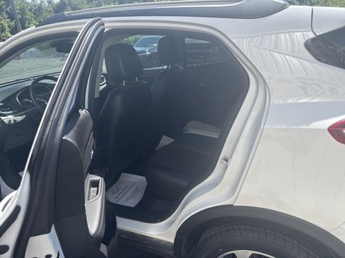 Used 2021 Buick Encore Preferred AWD/4WD image 9