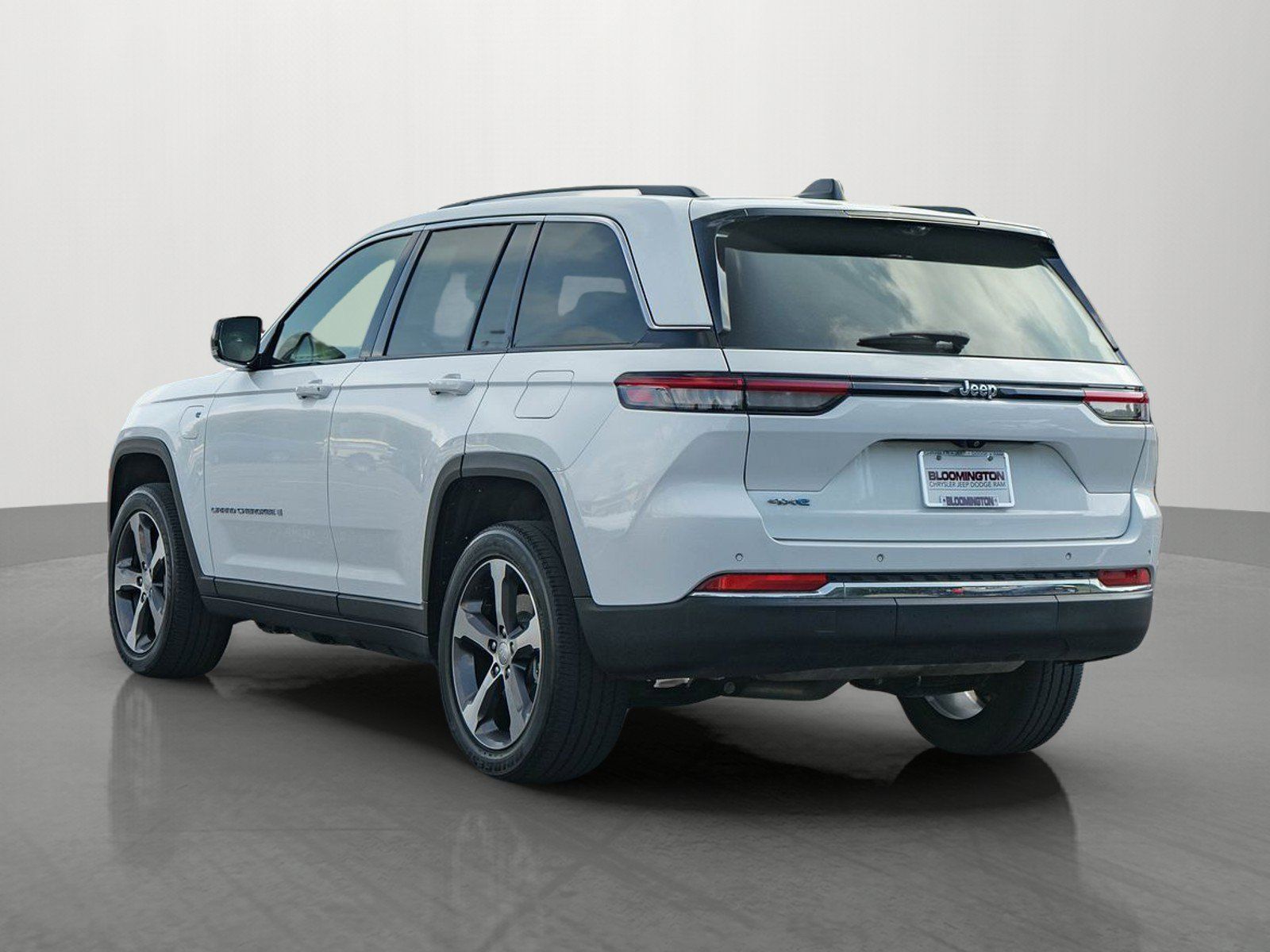 Used 2023 Jeep Grand Cherokee 4WD 4xe w/ Luxury Tech Group II image 5