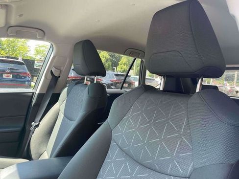 Used 2025 Toyota RAV4 XLE AWD/4WD image 22