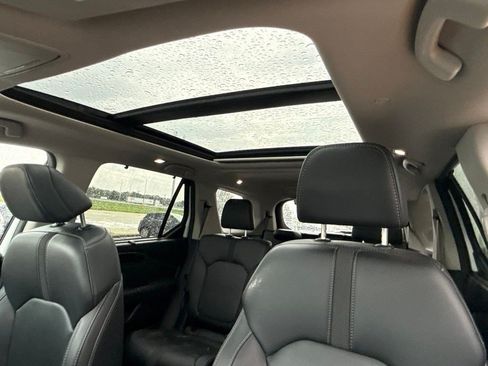 Used 2024 Honda Pilot Touring image 13