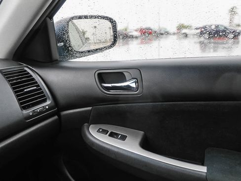 Used 2005 Honda Accord EX image 21