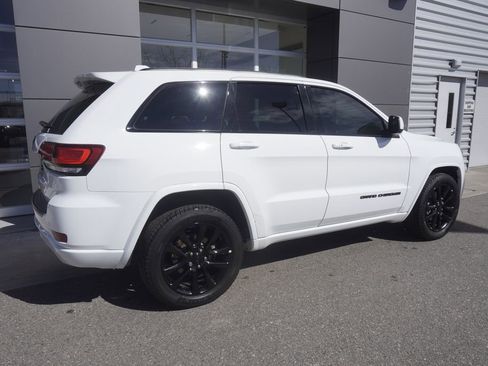 Used 2019 Jeep Grand Cherokee Altitude image 4