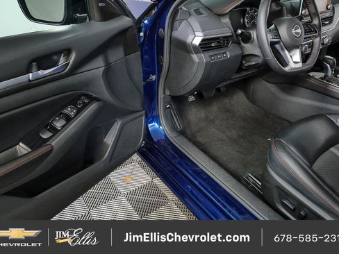 Used 2024 Nissan Altima 2.5 SR FWD image 7