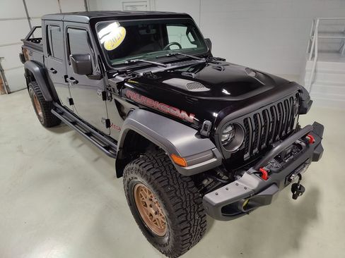 Used 2021 Jeep Gladiator Rubicon image 2