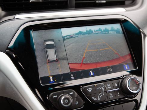 Used 2020 Chevrolet Bolt Premier FWD image 17