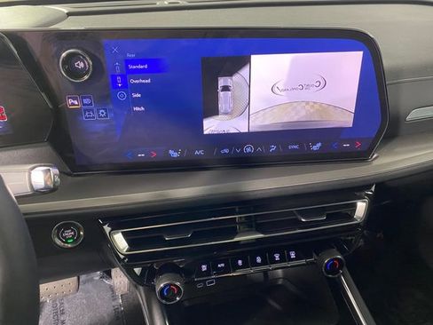 Certified 2025 Chevrolet Traverse LT w/ Driver Confidence Package image 22