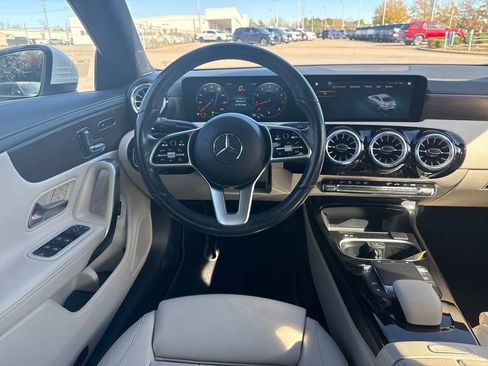 Used 2022 Mercedes-Benz CLA 250 4MATIC image 25