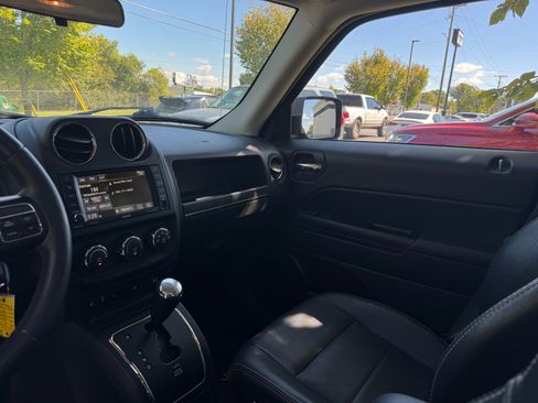 Used 2015 Jeep Patriot High Altitude image 29