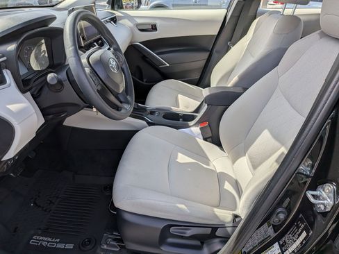 Used 2025 Toyota Corolla Cross L AWD/4WD image 14