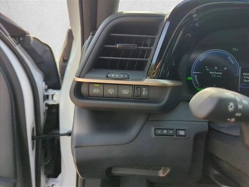 New 2025 Toyota Crown Signia image 15