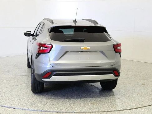 Used 2024 Chevrolet Trax LT w/ Driver Confidence Package FWD image 6