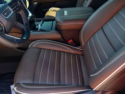 New 2026 GMC Yukon XL Denali Ultimate w/ LPO, Floor Liner Package AWD/4WD image 9