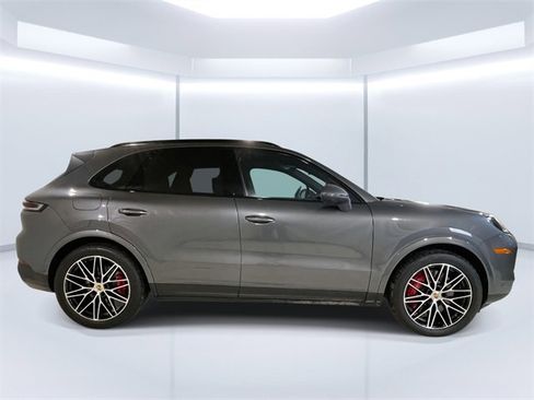 Used 2024 Porsche Cayenne S image 5