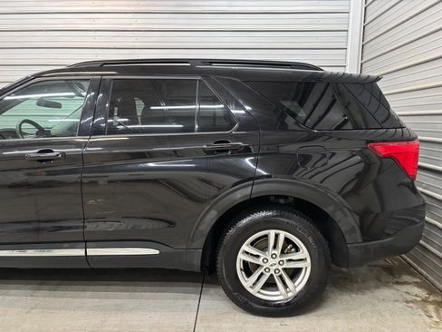 Used 2023 Ford Explorer XLT w/ Equipment Group 202A image 5