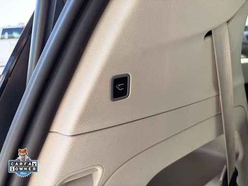 Used 2024 Chrysler Pacifica Touring-L FWD image 17