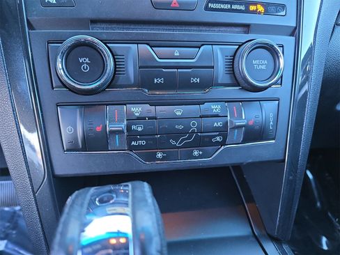 Used 2017 Ford Explorer XLT w/ Equipment Group 202A image 29