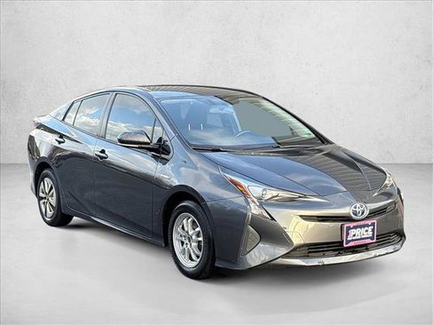 Used 2016 Toyota Prius Three image 3