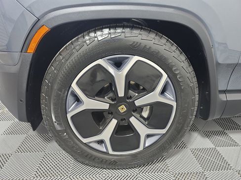 Used 2024 Rivian R1S Adventure AWD/4WD image 9