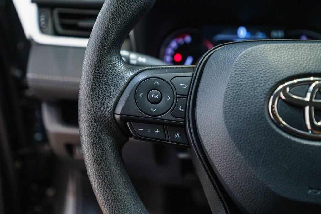 Certified 2025 Toyota RAV4 LE AWD/4WD image 16