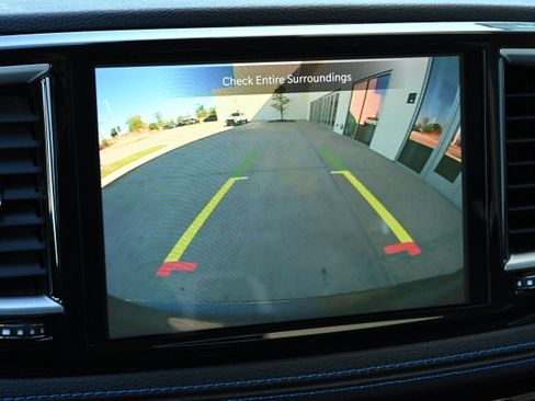 Used 2021 Chrysler Pacifica Touring-L image 15