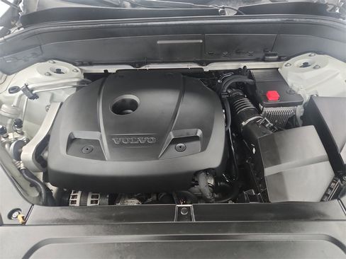 Used 2017 Volvo XC90 T6 Momentum w/ Vision Package image 43