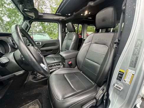 Used 2023 Jeep Wrangler Unlimited Sahara w/ Cold Weather Group AWD/4WD image 24