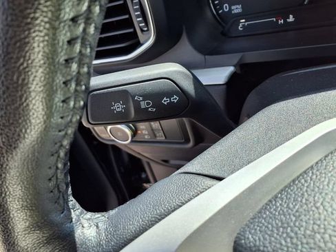 Used 2022 Ford Explorer XLT w/ Equipment Group 202A RWD image 11