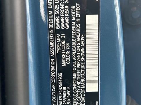 Certified 2025 Volvo XC40 B5 Plus image 28