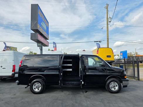 Used 2023 GMC Savana 3500 Extended w/ Driver Convenience Package image 5