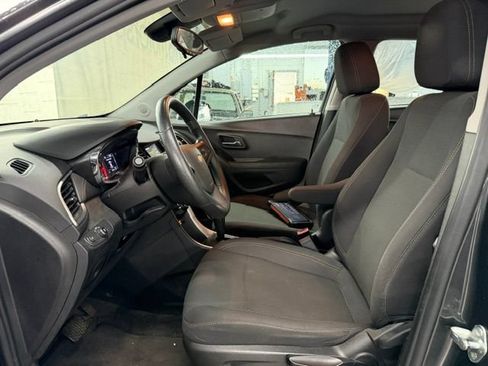 Used 2019 Chevrolet Trax LS FWD image 6