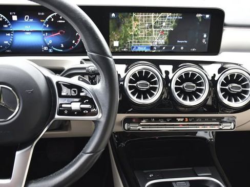 Used 2022 Mercedes-Benz A 220 image 11