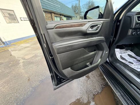 Used 2022 Chevrolet Suburban LT image 40