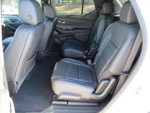 Used 2023 Chevrolet Traverse LT w/ LT Premium Package AWD/4WD image 37