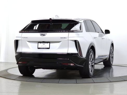 Certified 2024 Cadillac Lyriq Luxury w/ LPO, Floor Liner Package AWD/4WD image 10
