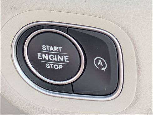 Used 2022 Mercedes-Benz GLS 450 4MATIC image 30