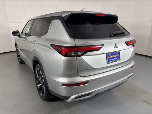 Used 2024 Mitsubishi Outlander SE image 6
